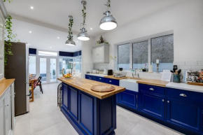 Super stylish, large 3 bedroom Victorian House in Southsea